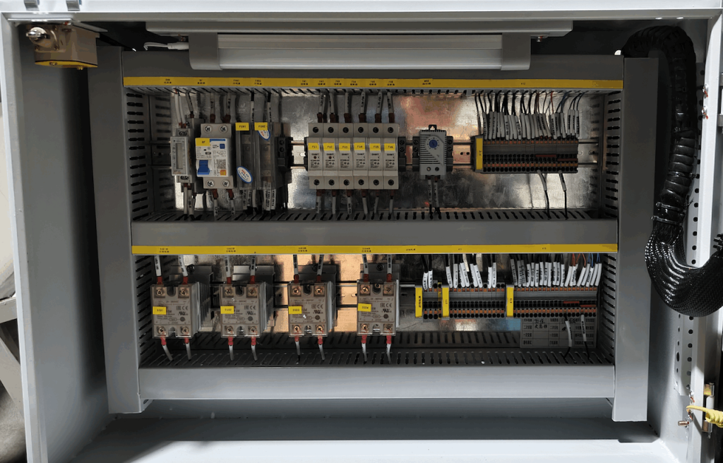 Illustration accompanying What Is a Well Pump Control Box Functions & Working Principle